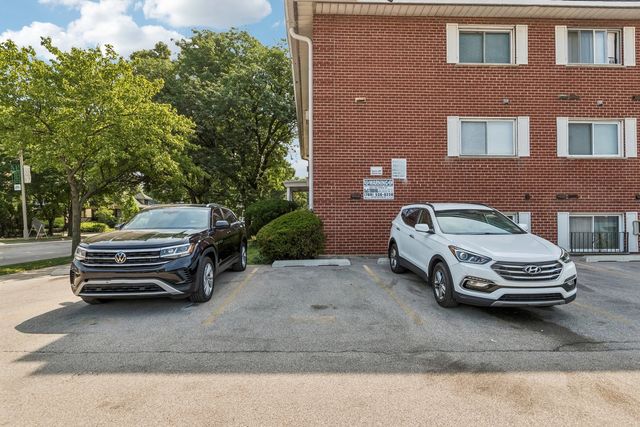 727 S Maple Avenue 102, Oak Park, IL 60304