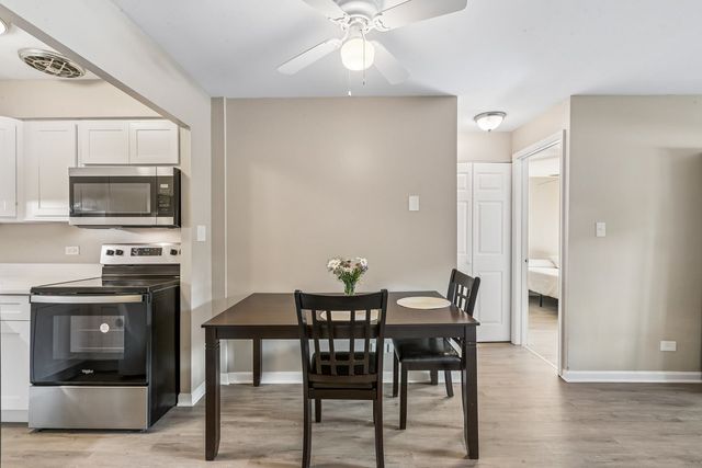 727 S Maple Avenue 102, Oak Park, IL 60304
