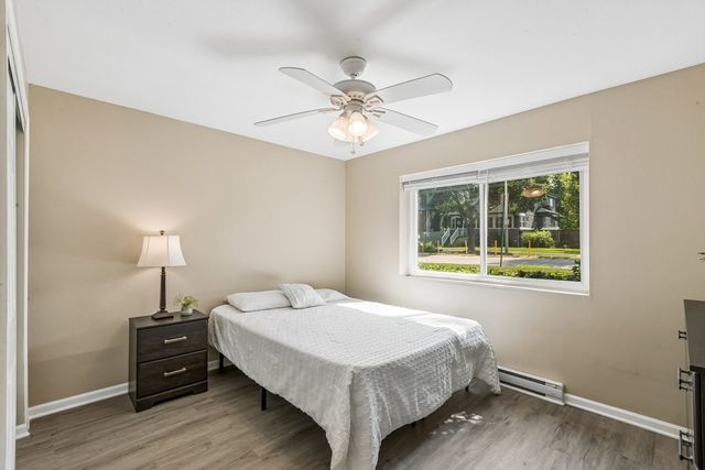 727 S Maple Avenue 102, Oak Park, IL 60304