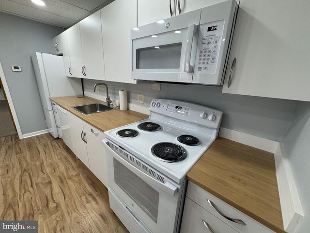 203 W JOHN ST, APT 4, Martinsburg, WV 25401