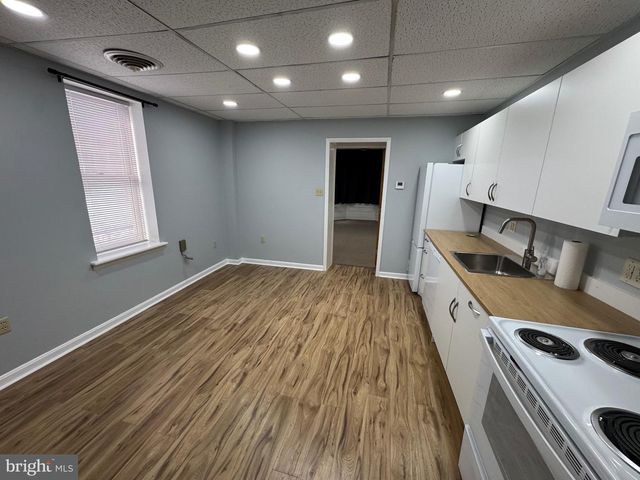 203 W JOHN ST, APT 4, Martinsburg, WV 25401