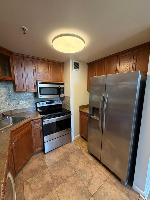 55 McKinley Avenue D1-12, White Plains, NY 10606