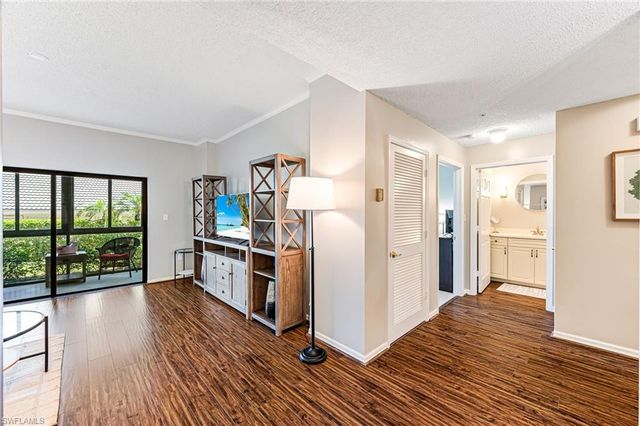 900 Arbor Lake DR 9-101, Naples, FL 34110