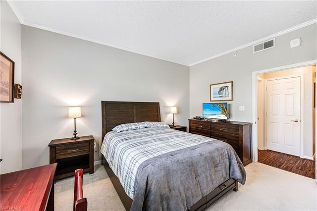 900 Arbor Lake DR 9-101, Naples, FL 34110