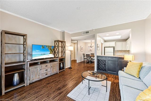 900 Arbor Lake DR 9-101, Naples, FL 34110