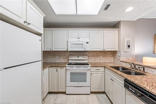 900 Arbor Lake DR 9-101, Naples, FL 34110