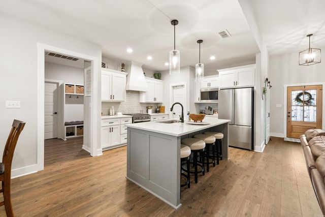 6000 Zumbehl Cove, Benton, AR 72019