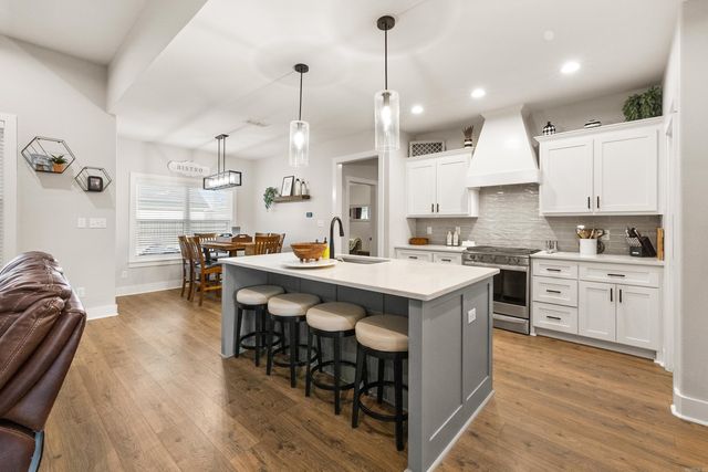 6000 Zumbehl Cove, Benton, AR 72019