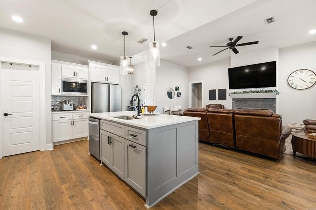 6000 Zumbehl Cove, Benton, AR 72019