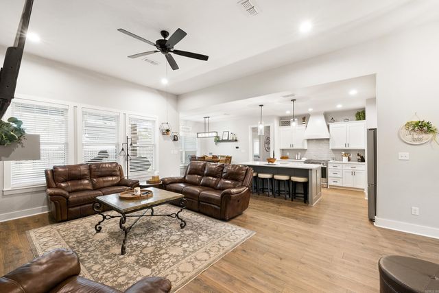 6000 Zumbehl Cove, Benton, AR 72019