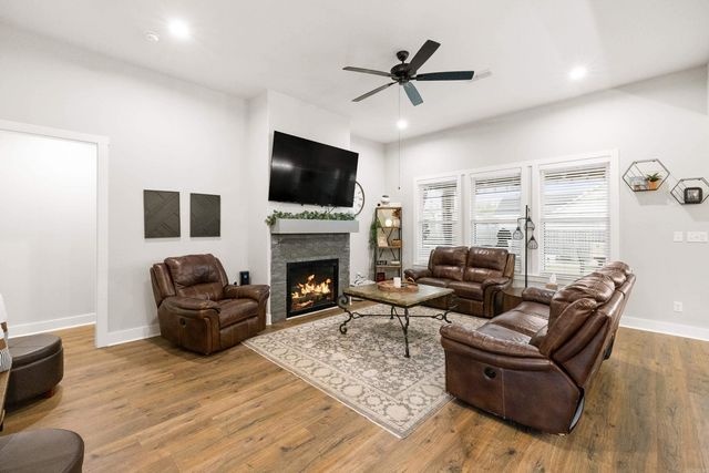 6000 Zumbehl Cove, Benton, AR 72019
