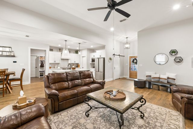 6000 Zumbehl Cove, Benton, AR 72019