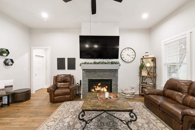 6000 Zumbehl Cove, Benton, AR 72019