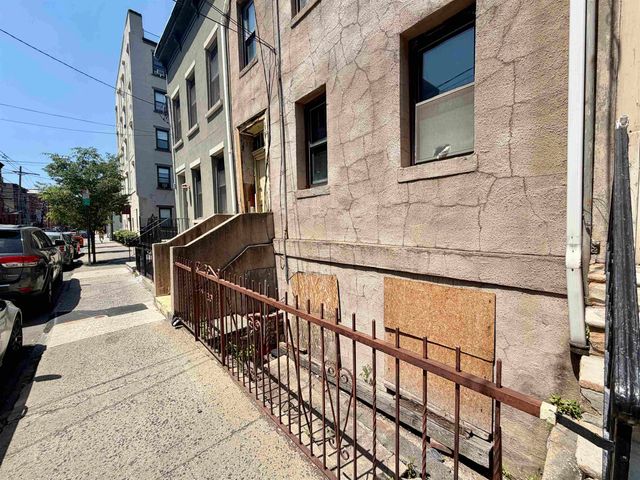 256 2ND ST, Hoboken, NJ 07030