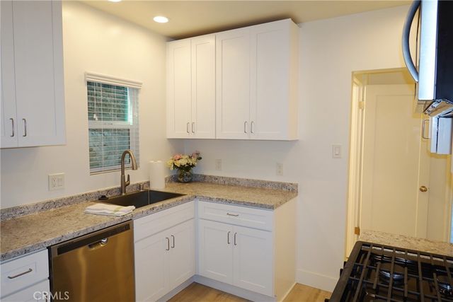 6845 Alta Loma Terrace, Los Angeles, CA 90068