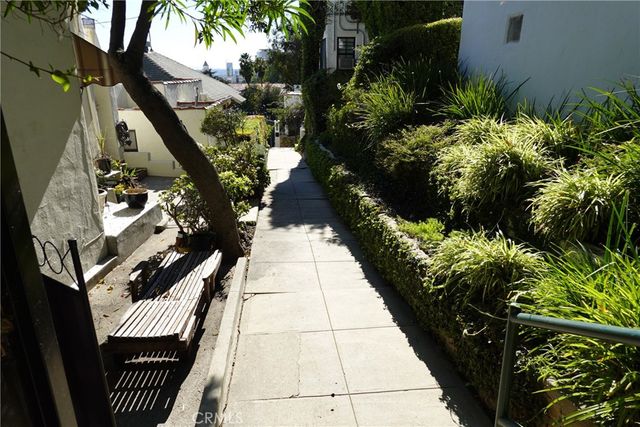 6845 Alta Loma Terrace, Los Angeles, CA 90068