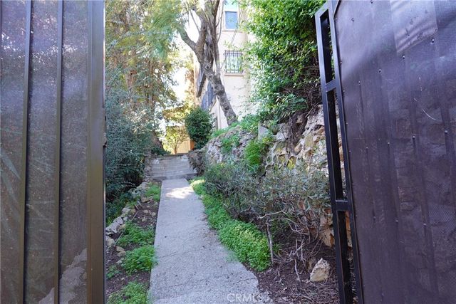 6845 Alta Loma Terrace, Los Angeles, CA 90068