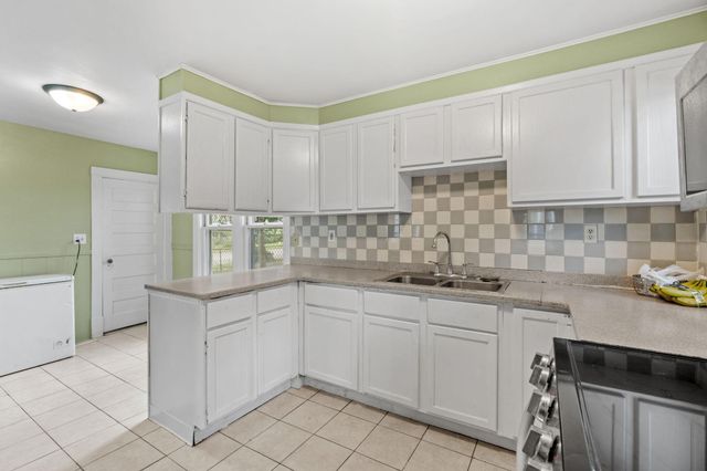 779 Thomas Avenue, Saint Paul, MN 55104