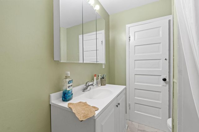 779 Thomas Avenue, Saint Paul, MN 55104