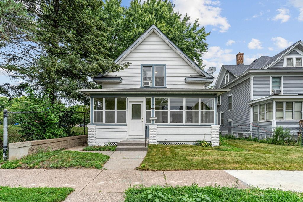 779 Thomas Avenue, Saint Paul, MN 55104