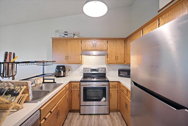 14831 Endicott Way 316, Apple Valley, MN 55124