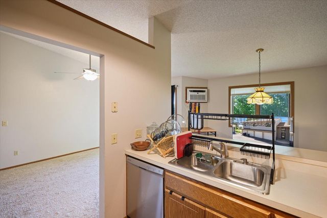 14831 Endicott Way 316, Apple Valley, MN 55124