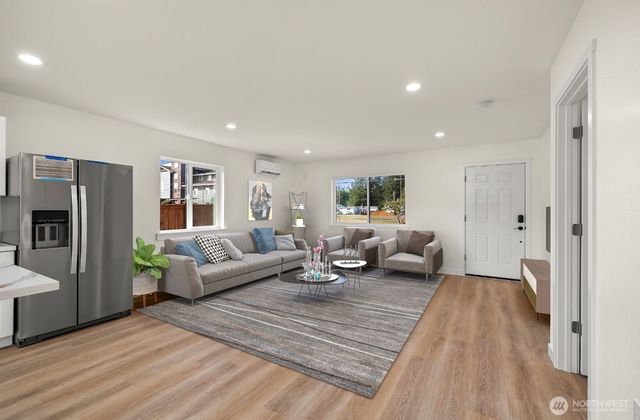 704 N 3rd Street, Westport, WA 98595