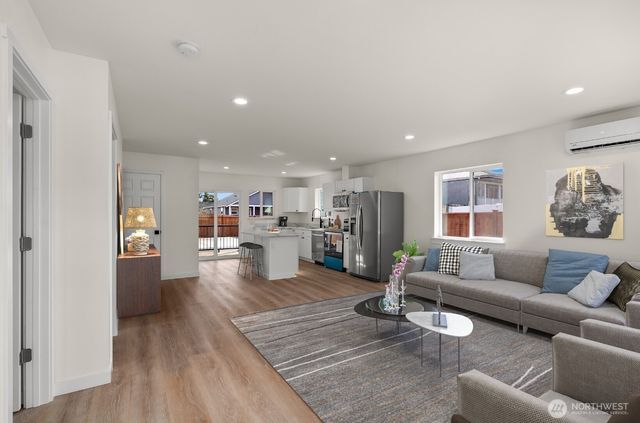 704 N 3rd Street, Westport, WA 98595