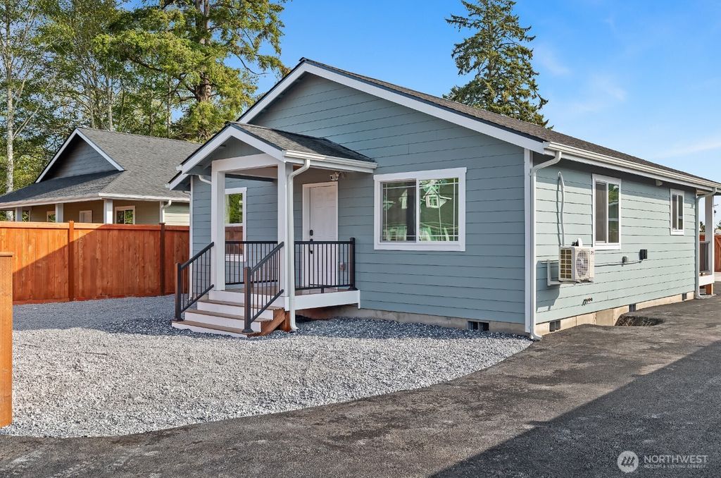 704 N 3rd Street, Westport, WA 98595