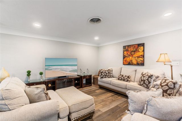 1832 69TH AVENUE S, St Petersburg, FL 33712