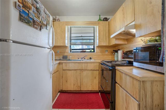 1734 N 16th Court, Hollywood, FL 33020