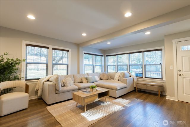 10521 Lake View Drive, Lake Stevens, WA 98258