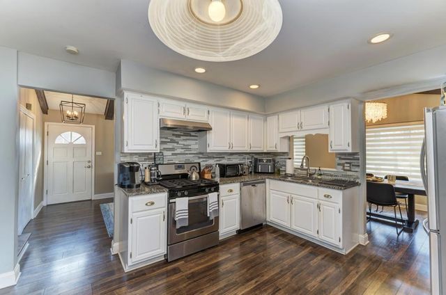 18724 Loomis Avenue, Homewood, IL 60430