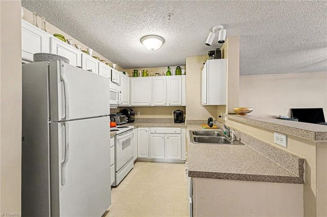 524 Scholastic Court, Winston-salem, NC 27106