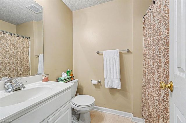 524 Scholastic Court, Winston-salem, NC 27106