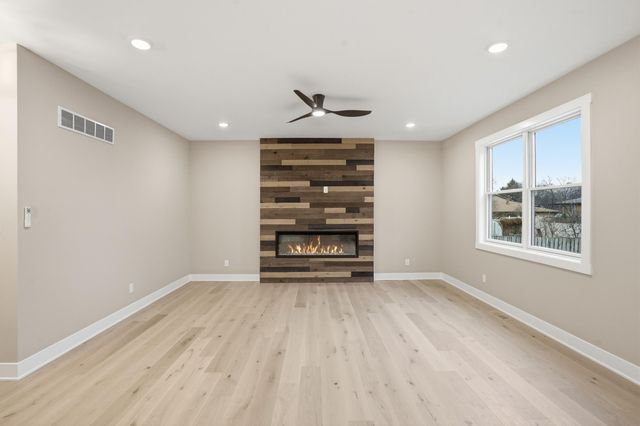 9141 Columbia Avenue, Munster, IN 46321