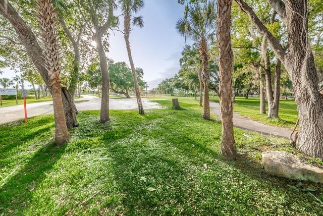 7810 CHAPEL AVENUE, Port Richey, FL 34668