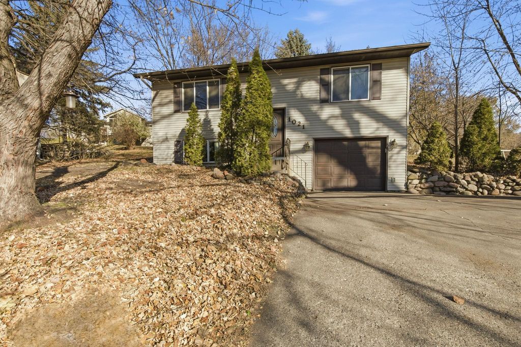 1021 5th Street S, Sauk Rapids, MN 56379