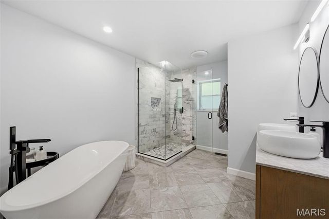 15 Glen Creek Lane, St Louis, MO 63124