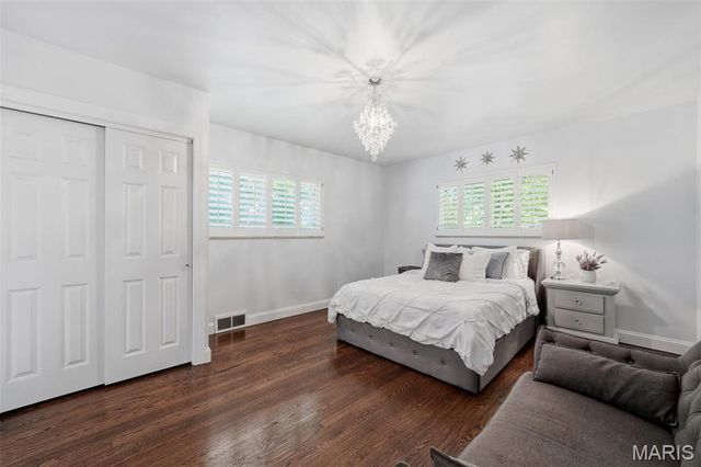 15 Glen Creek Lane, St Louis, MO 63124
