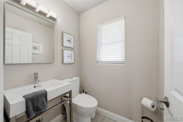 15 Glen Creek Lane, St Louis, MO 63124