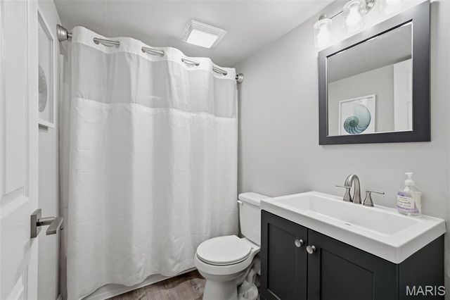 15 Glen Creek Lane, St Louis, MO 63124