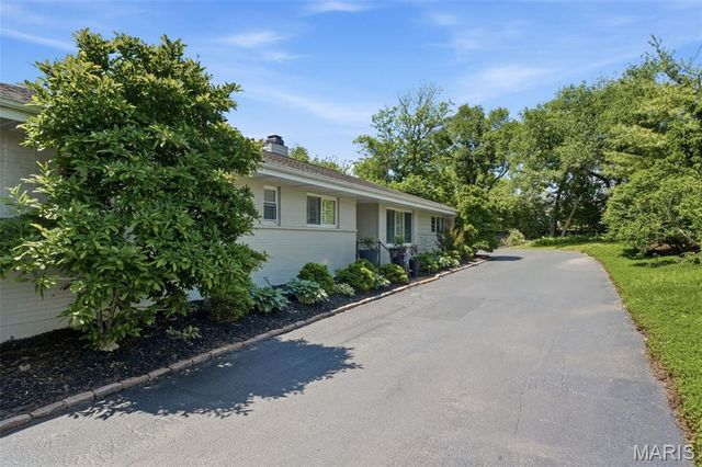 15 Glen Creek Lane, St Louis, MO 63124