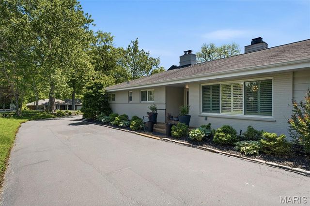 15 Glen Creek Lane, St Louis, MO 63124