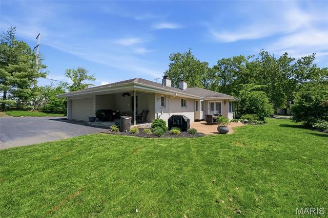 15 Glen Creek Lane, St Louis, MO 63124