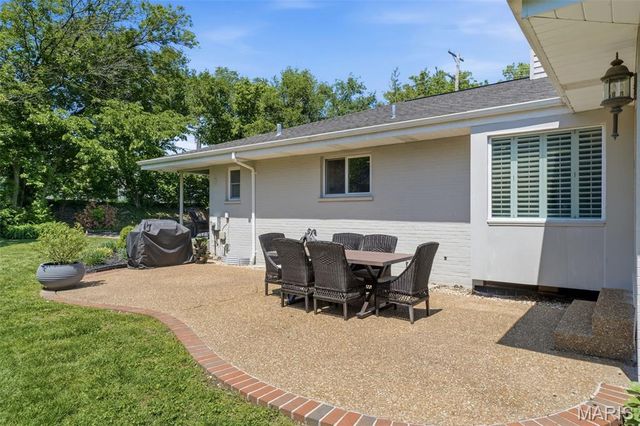 15 Glen Creek Lane, St Louis, MO 63124