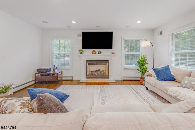 53 Maple Ave, Berkeley Heights Twp., NJ 07922