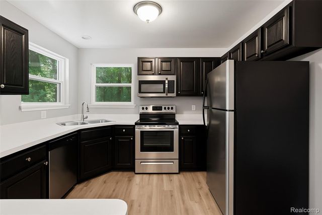 10121 Linden Road, Tyrone Township, MI 48430