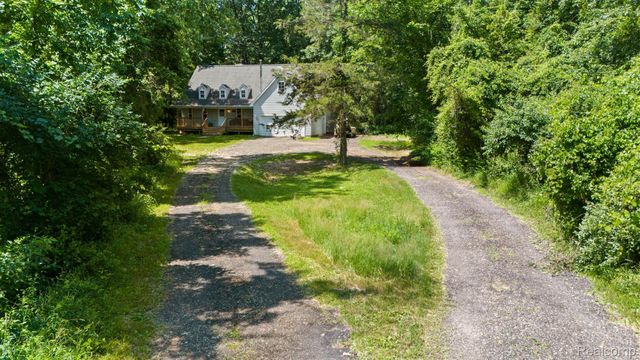 10121 Linden Road, Tyrone Township, MI 48430