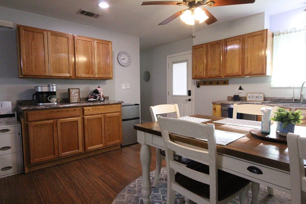 Image 10 of property listing at 1451 E 28th St, San Angelo, TX 76903
